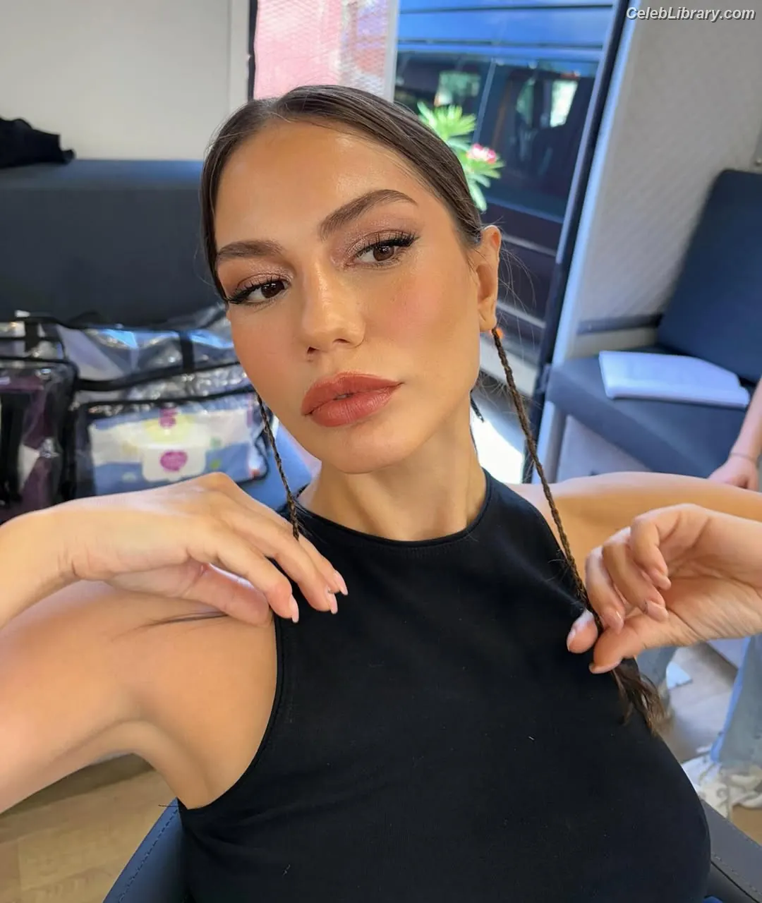 Demet Özdemir photo 23 of 325