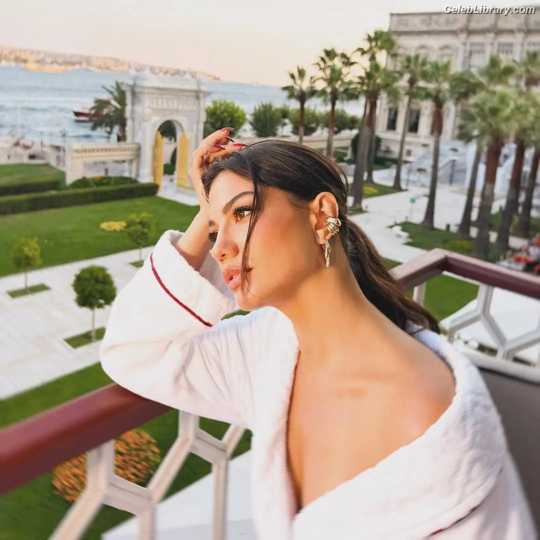Demet Özdemir photo 1 of 325