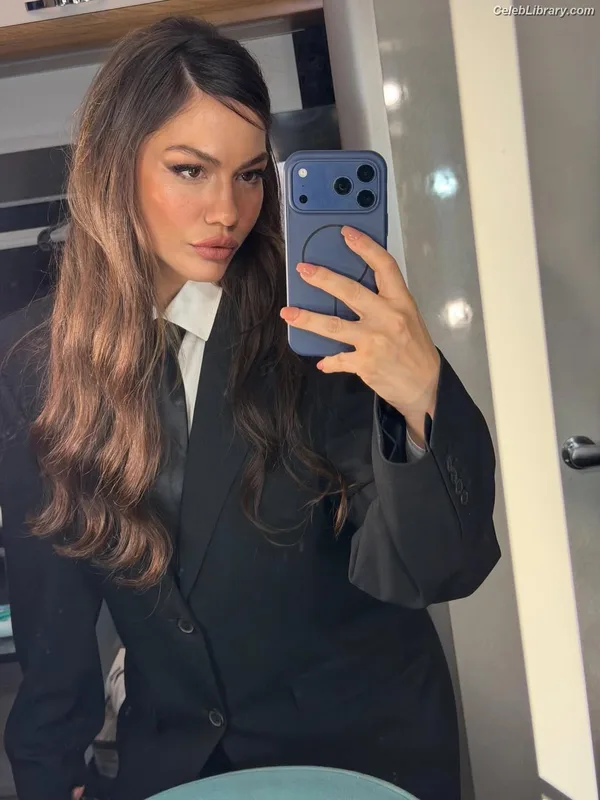 Demet Özdemir photo 4 of 326