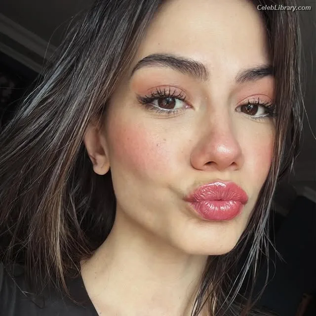 Demet Özdemir photo 23 of 326