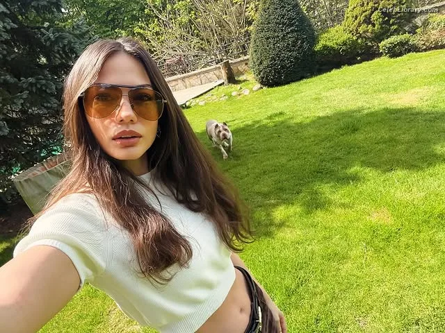 Demet Özdemir photo 2 of 326