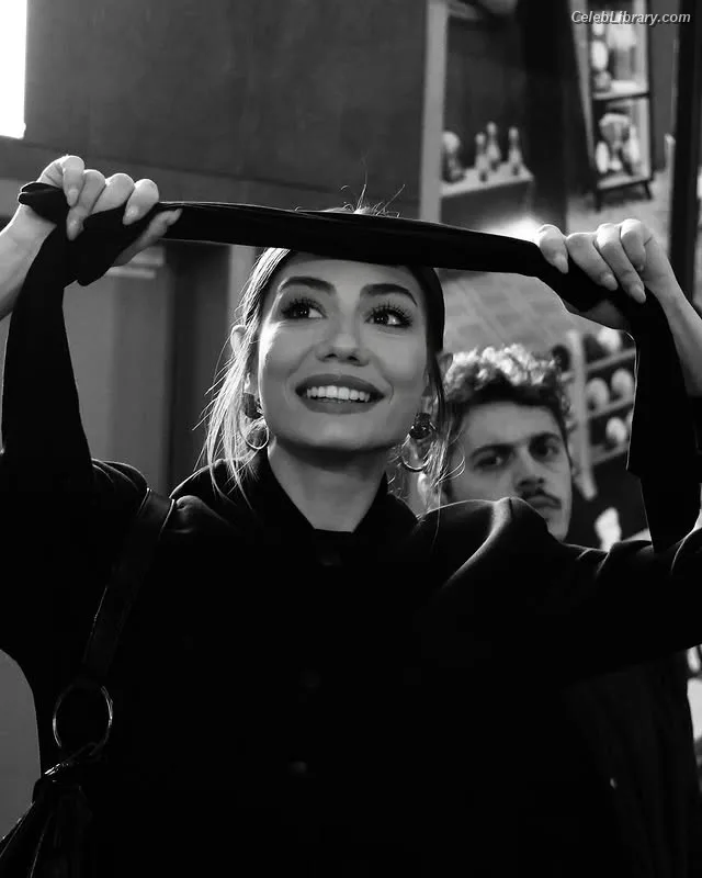 Demet Özdemir photo 3 of 326