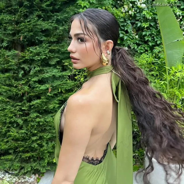 Demet Özdemir photo 18 of 326
