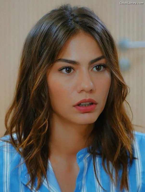 Demet Özdemir photo 23 of 326