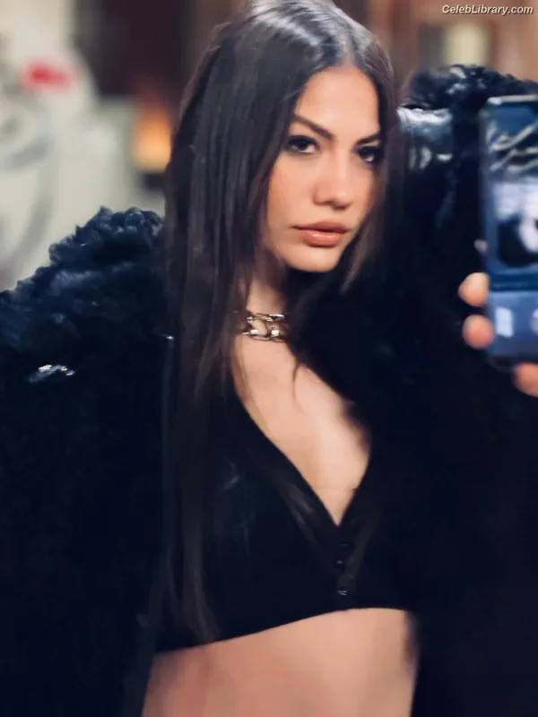 Demet Özdemir photo 23 of 326