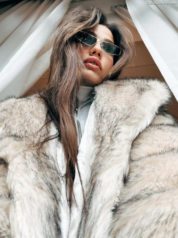 Demet Özdemir photo 24 of 326