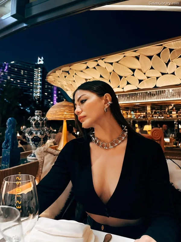 Demet Özdemir photo 1 of 326
