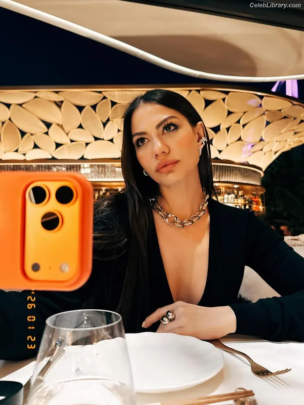Demet Özdemir photo 2 of 326