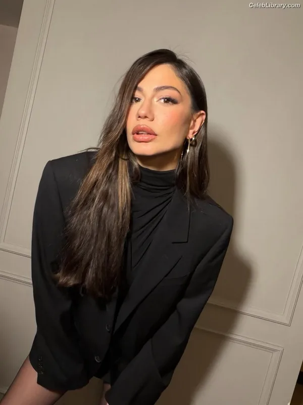 Demet Özdemir photo 3 of 326