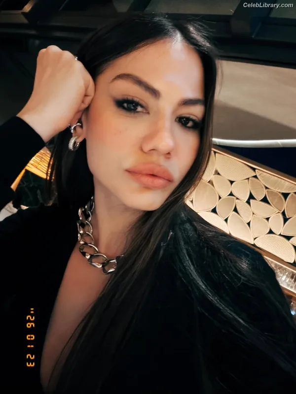Demet Özdemir photo 8 of 326
