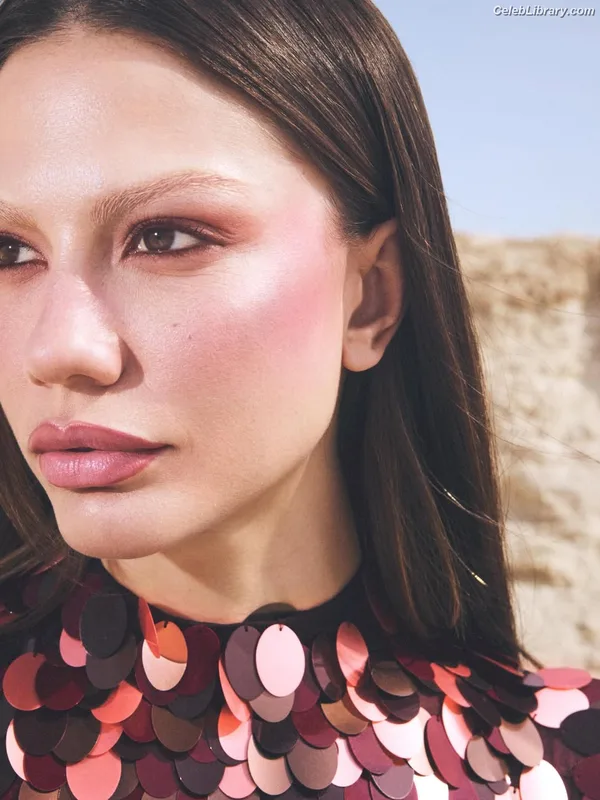 Demet Özdemir photo 10 of 326