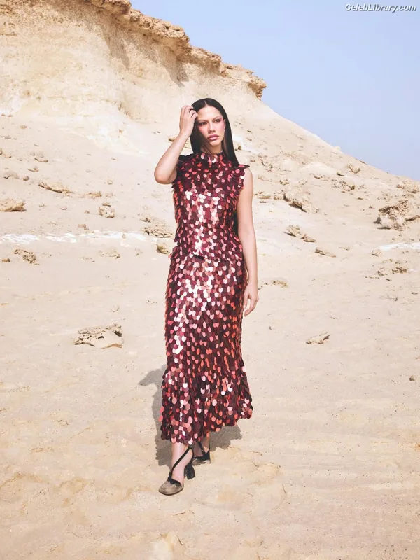 Demet Özdemir photo 12 of 326