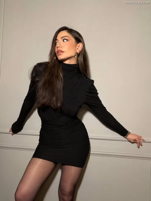 Demet Özdemir photo 15 of 326