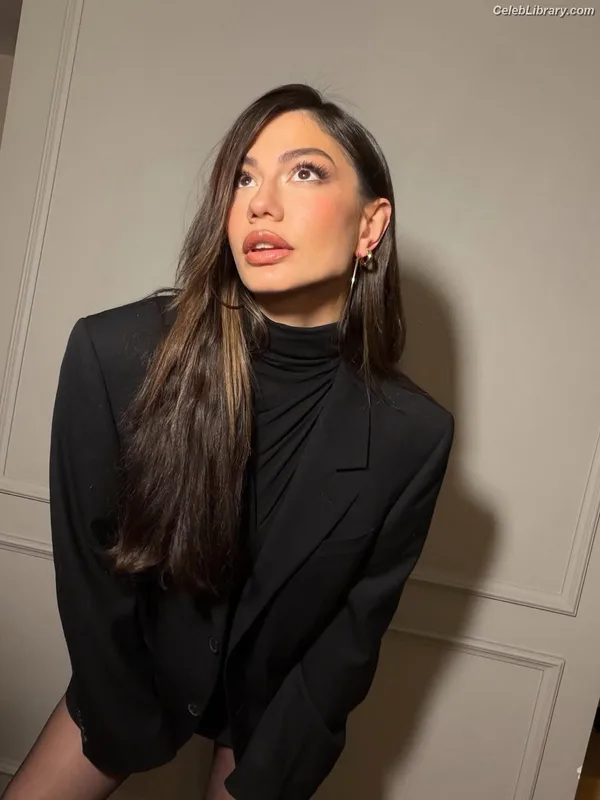 Demet Özdemir photo 16 of 326