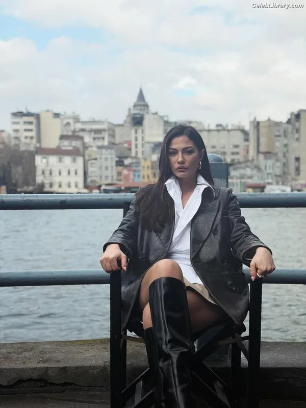Demet Özdemir photo 18 of 326