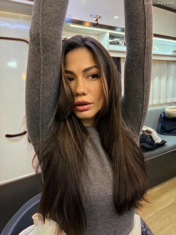 Demet Özdemir photo 2 of 326