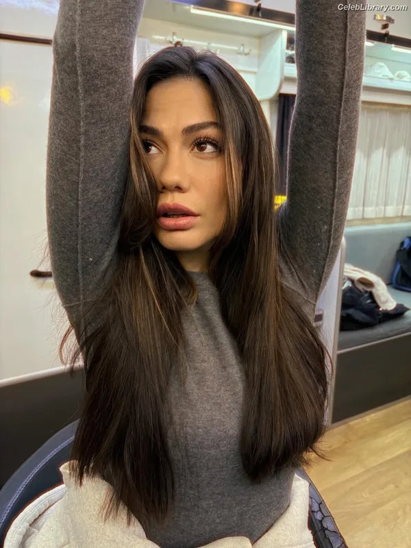 Demet Özdemir photo 3 of 326