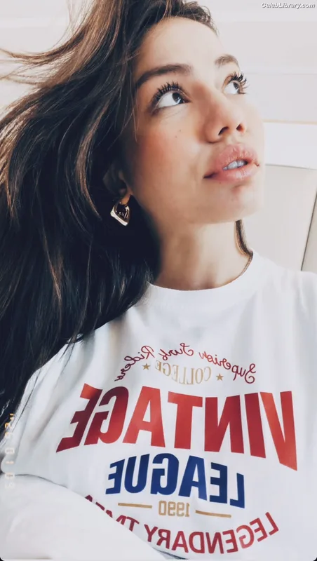 Demet Özdemir photo 6 of 326