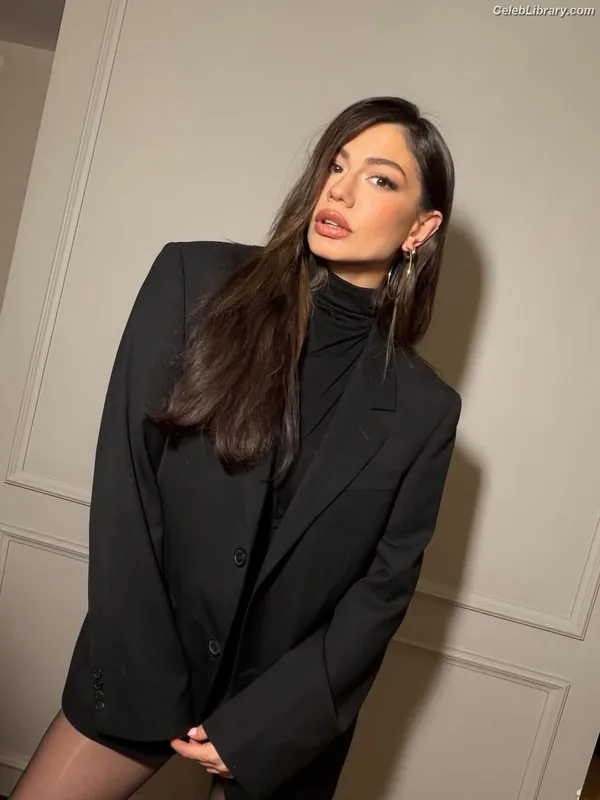 Demet Özdemir photo 10 of 326