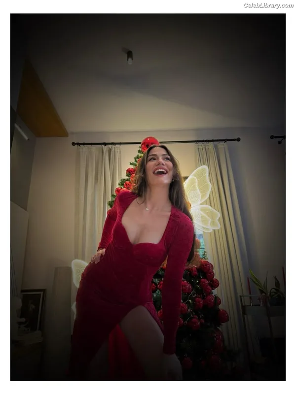 Demet Özdemir photo 5 of 326