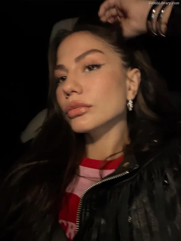 Demet Özdemir photo 6 of 326