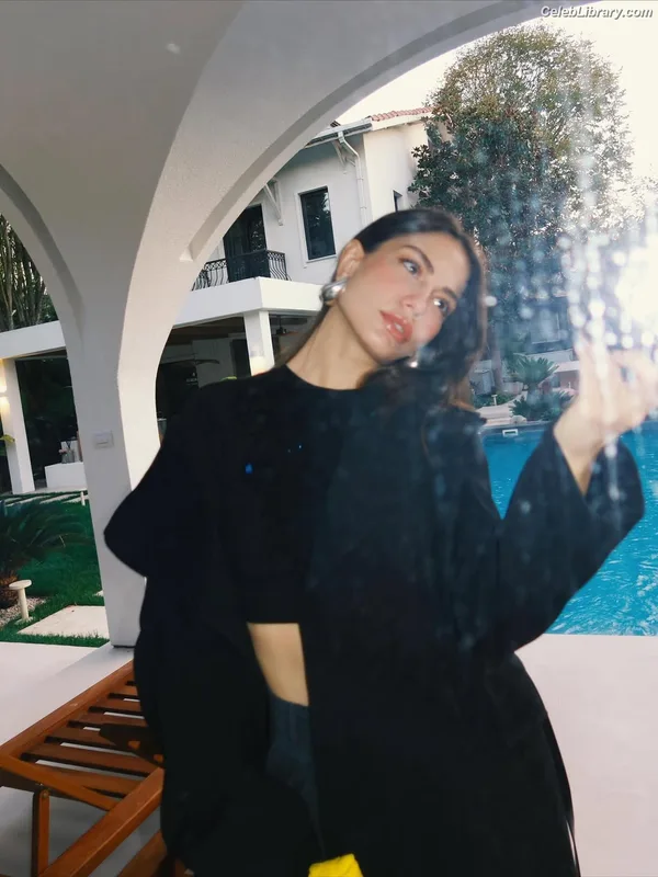 Demet Özdemir photo 14 of 326