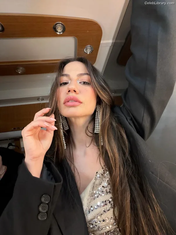 Demet Özdemir photo 19 of 326