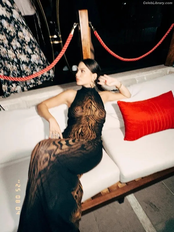 Demet Özdemir photo 1 of 326