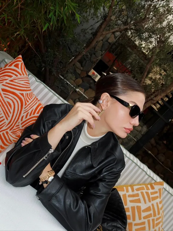 Demet Özdemir photo 13 of 326