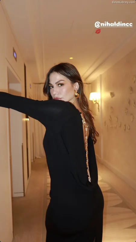 Demet Özdemir photo 7 of 326