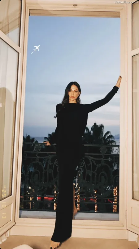 Demet Özdemir photo 8 of 326
