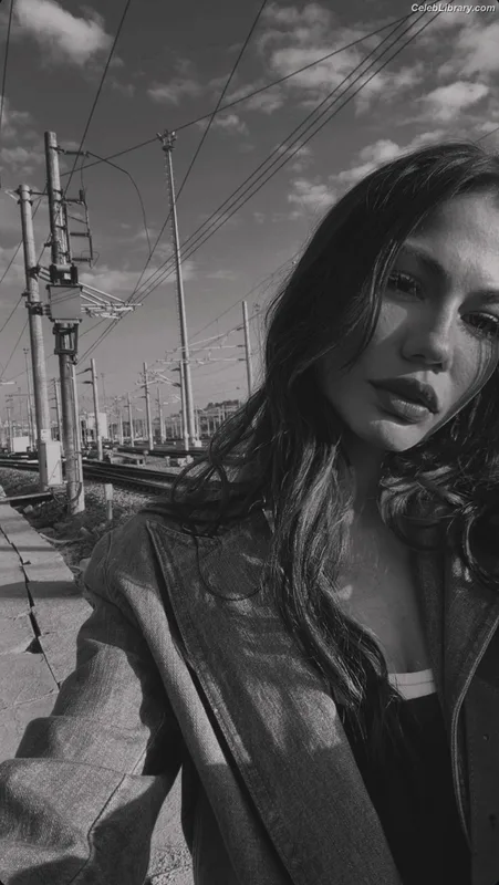 Demet Özdemir photo 18 of 326
