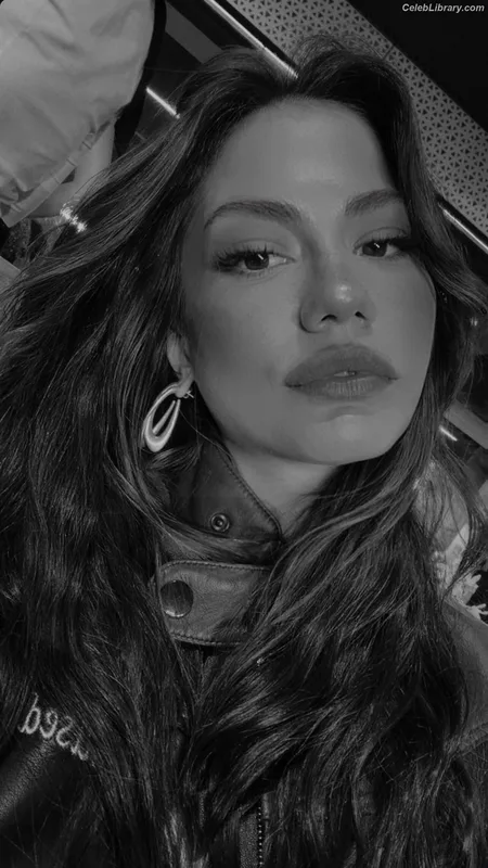Demet Özdemir photo 22 of 326