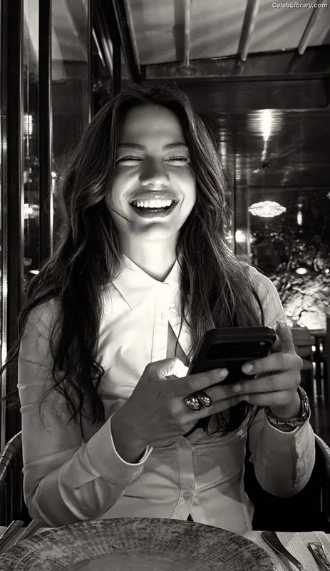 Demet Özdemir photo 24 of 326
