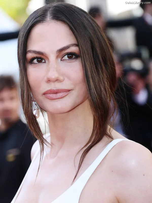 Demet Özdemir photo 1 of 326