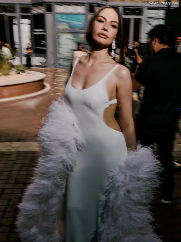 Demet Özdemir photo 4 of 326