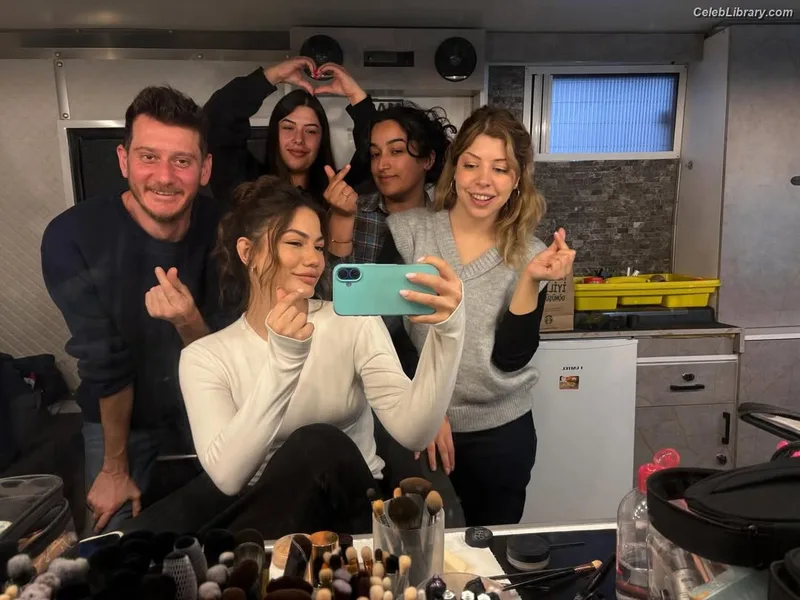 Demet Özdemir photo 8 of 326