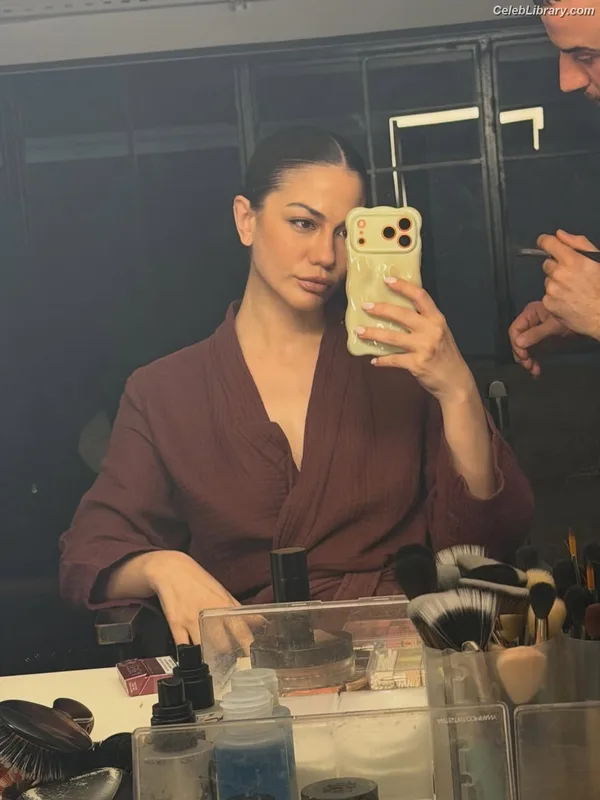 Demet Özdemir photo 9 of 326