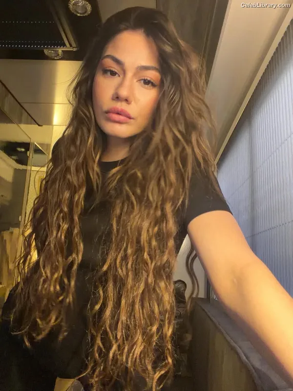 Demet Özdemir photo 11 of 326