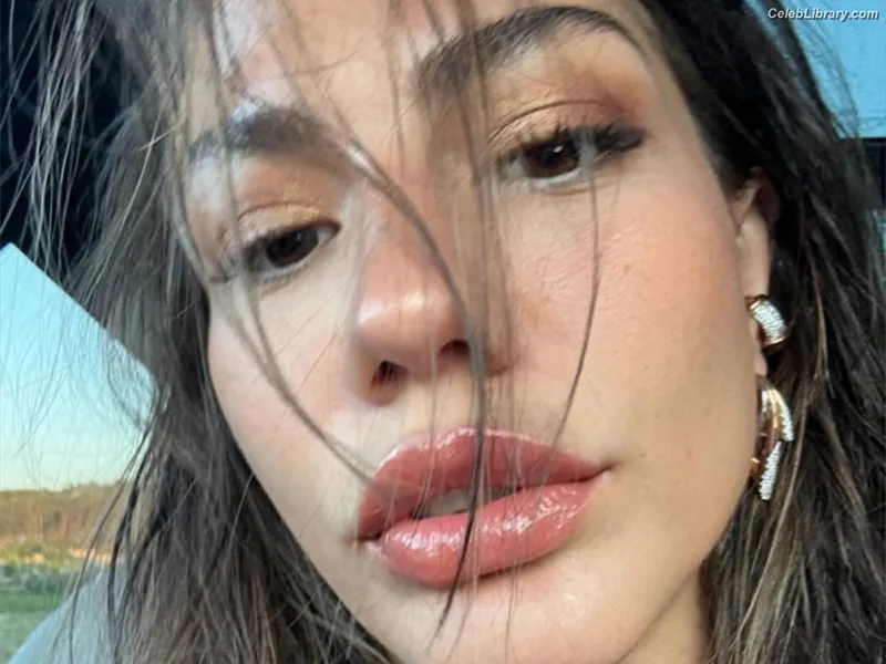 Demet Özdemir photo 1 of 326