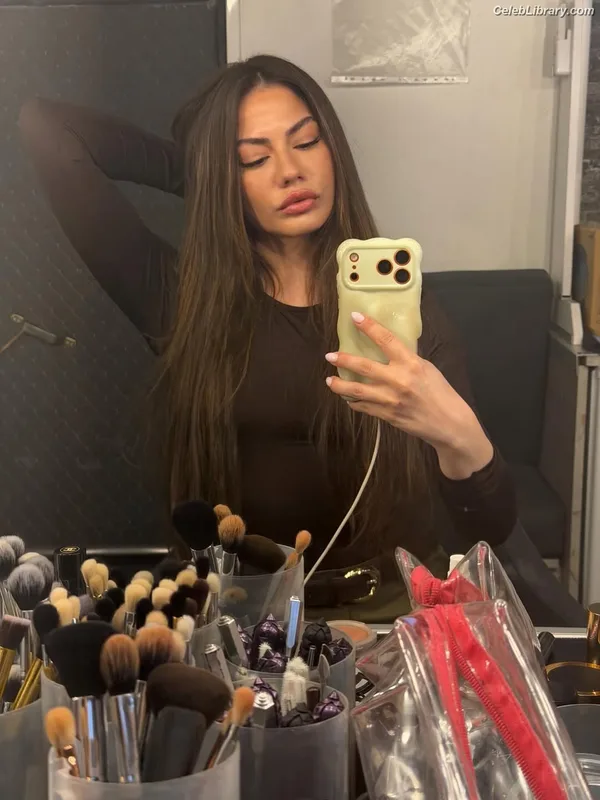 Demet Özdemir photo 3 of 326
