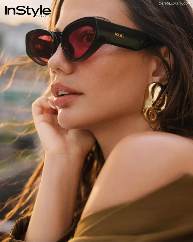 Demet Özdemir photo 1 of 326