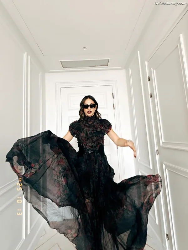 Demet Özdemir photo 3 of 326