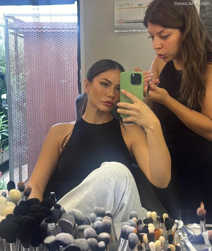 Demet Özdemir photo 21 of 326