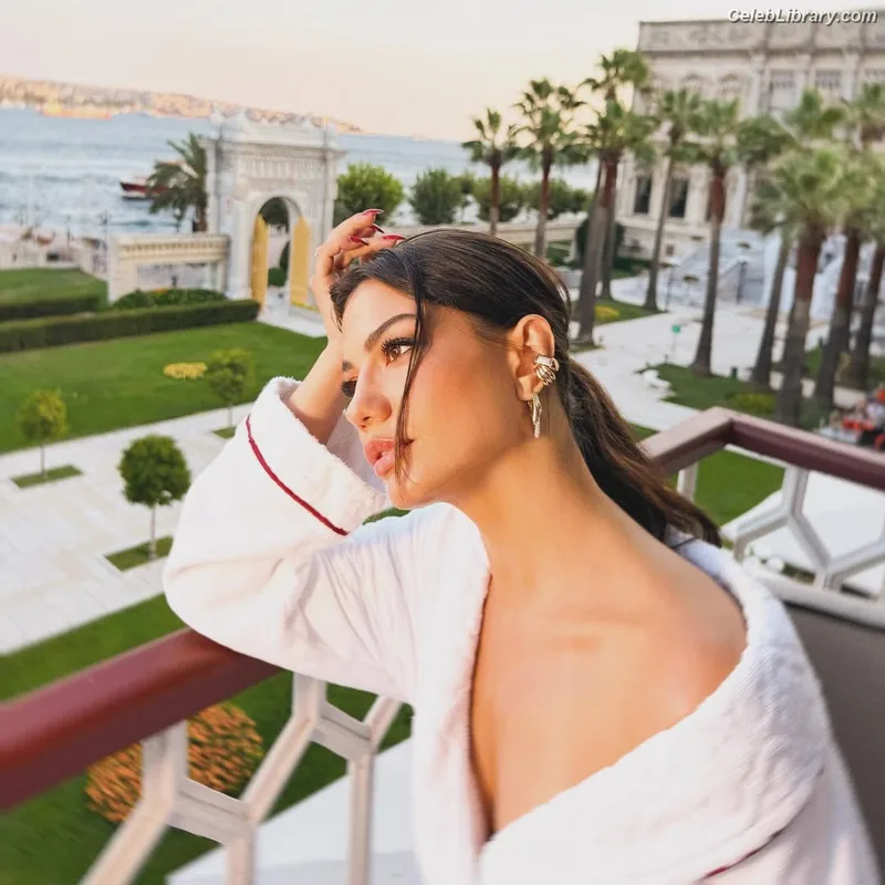 Demet Özdemir photo 1 of 326