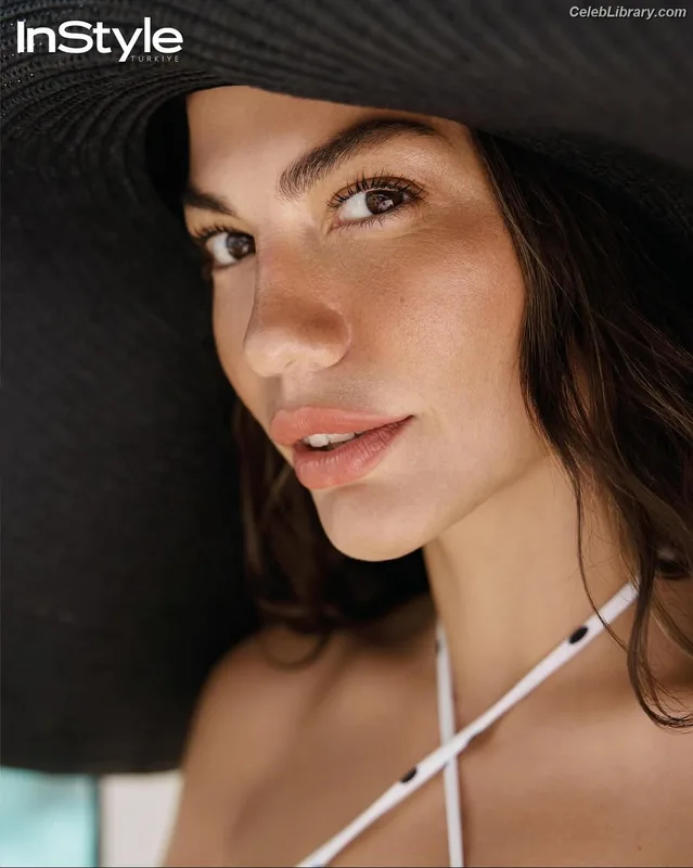 Demet Özdemir photo 6 of 326