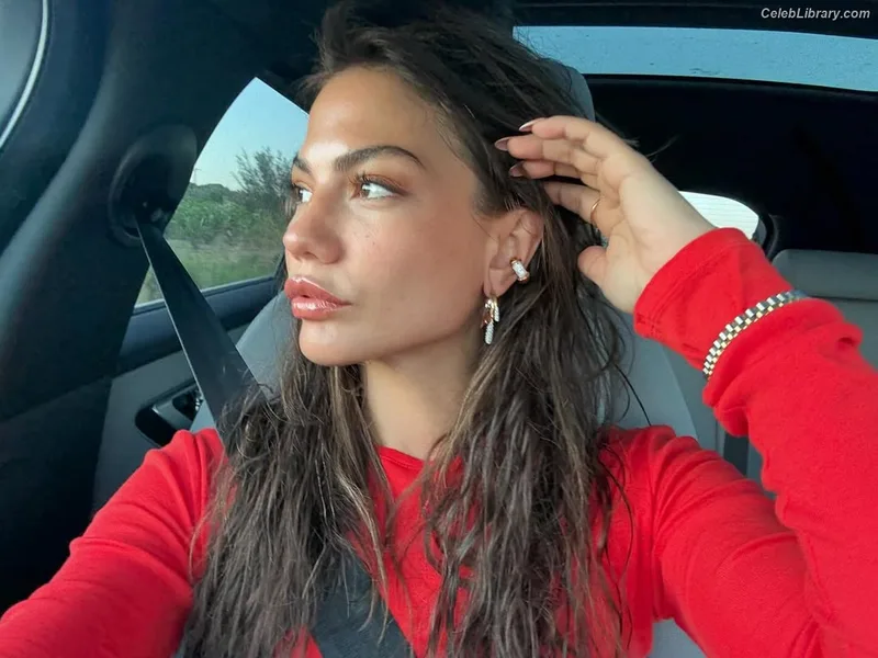 Demet Özdemir photo 13 of 326