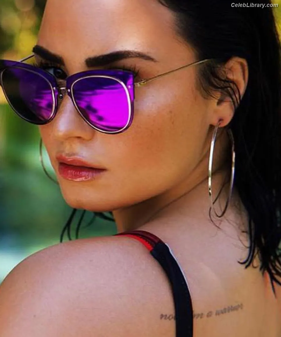Demi Lovato photo 3 of 1264