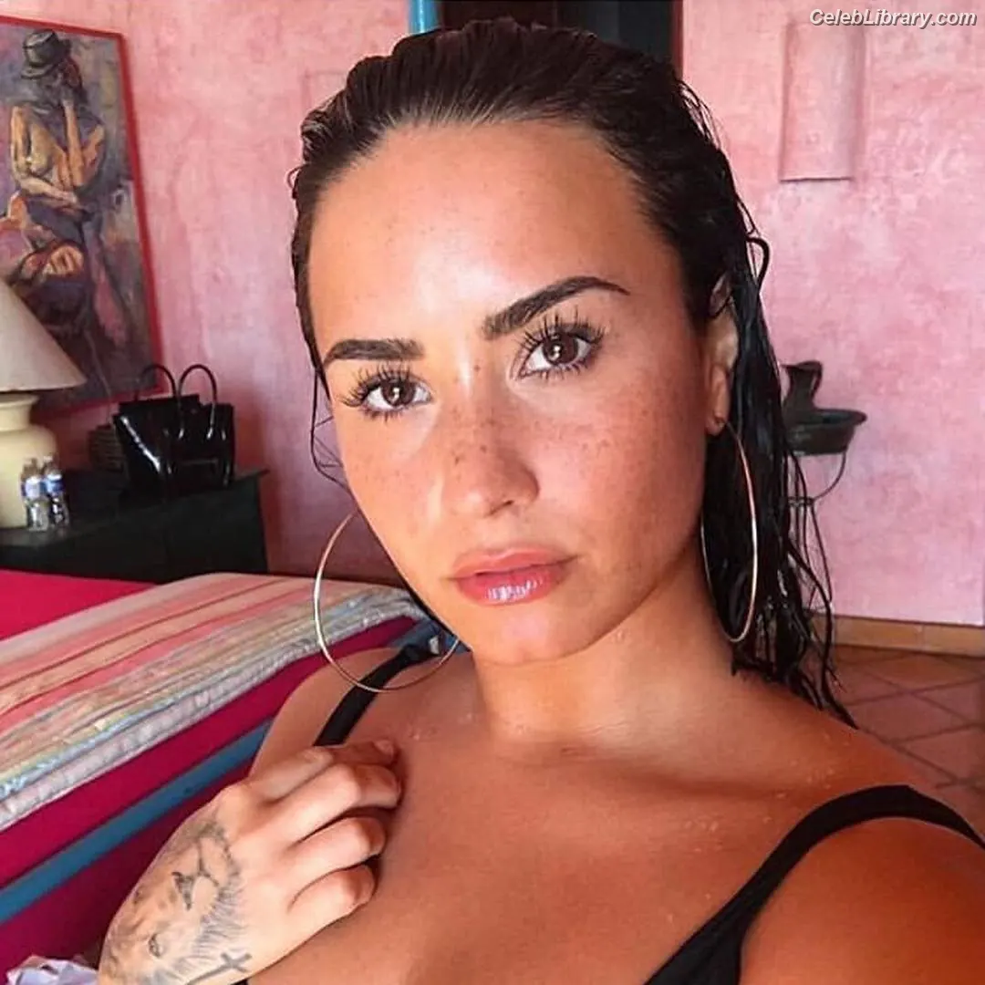 Demi Lovato photo 6 of 1264