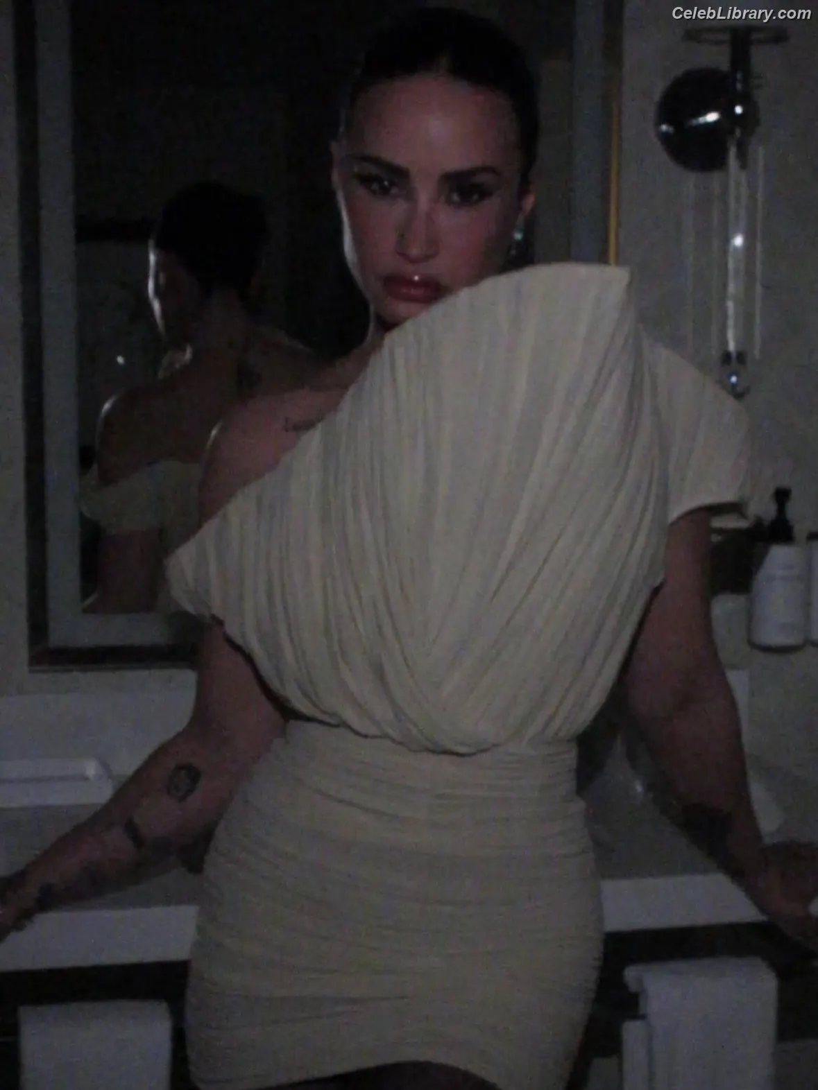 Demi Lovato photo 5 of 1264